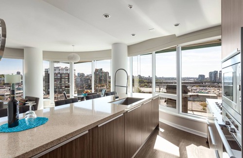 Southeast False Creek Condo | Luxury Condo With Wrap Around Balcony And Panoramic Views Of City And False Creek