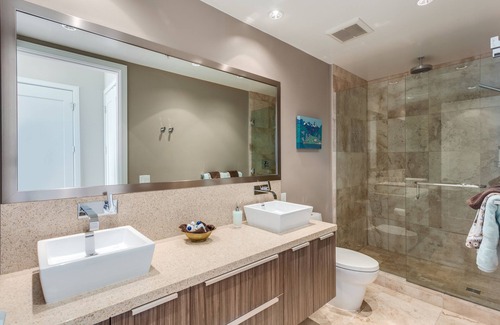 Southeast False Creek Condo | Luxury Condo With Wrap Around Balcony And Panoramic Views Of City And False Creek