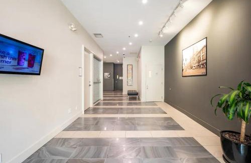 Downtown Vancouver Apartment | Modern Downtown Condo near Granville Street for 5 Guests
