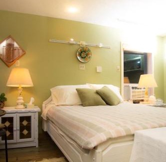 Okanagan-Similkameen Bed & Breakfast | Mountain Springs Nature Retreat