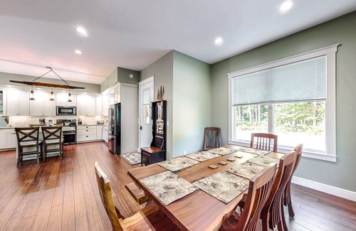 North Creek House | Nature-nestled lodge with wood stove - steps away from skiing, hiking, downtown