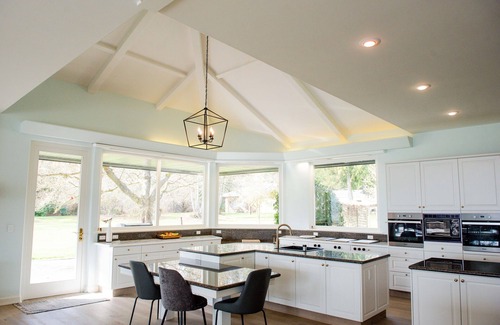 Cobble Hill Villa | Oceanside Villa l Beach Access l HotTub I Sleep 16
