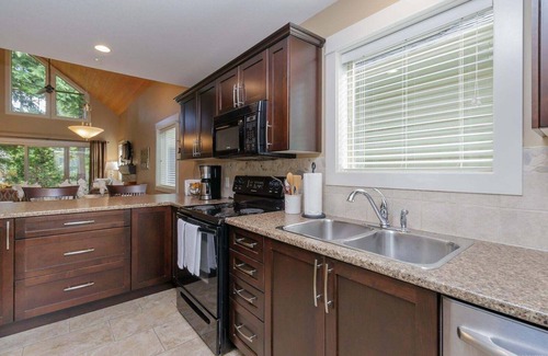 Regional District of Nanaimo Cabin | Peaceful, immaculate and fully equipped!