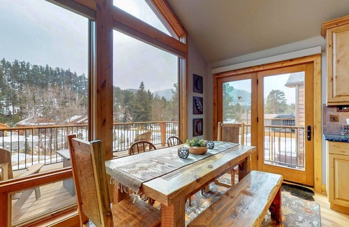 Estes Park House | PREMIUM HOME, incredible views, close to town & RMNP; hot tub, AC, & more: #6179