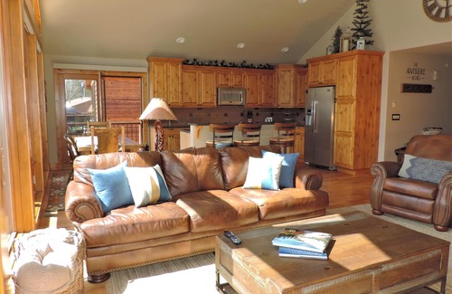 Estes Park House | PREMIUM HOME, incredible views, close to town & RMNP; hot tub, AC, & more: #6179