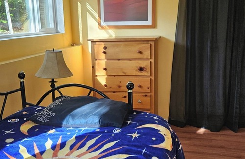 Shawnigan Lake Bed & Breakfast | Railway Road Bed& Breakfast Shawnigan Lake, BC, minutes walk to lake.