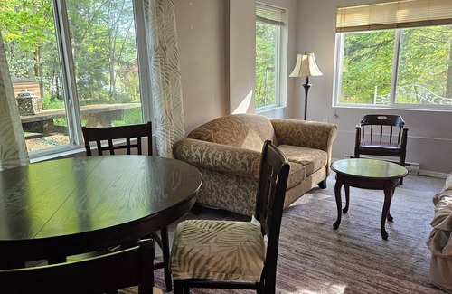 Shawnigan Lake Bed & Breakfast | Railway Road Bed& Breakfast Shawnigan Lake, BC, minutes walk to lake.
