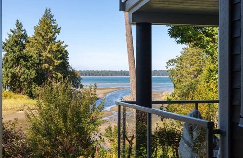 Regional District of Nanaimo Condo | Serenity on the Bay - Studio