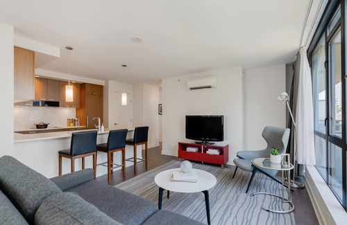 Downtown Vancouver Hotel | Spacious Two Bedroom Apartment Located Near Yaletown