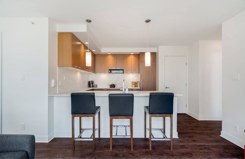 Downtown Vancouver Hotel | Spacious Two Bedroom Apartment Located Near Yaletown