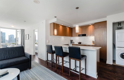 Downtown Vancouver Hotel | Spacious Two Bedroom Apartment Located Near Yaletown