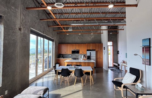 Okanagan-Similkameen House | The Naramata Bench Loft