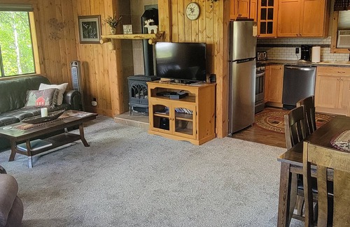 Estes Park Cabin | Updated Vintage Cabin with Spectacular Views, Rocks & Hot Tub!