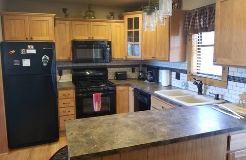 Estes Park Cabin | Updated Vintage Cabin with Spectacular Views, Rocks & Hot Tub!