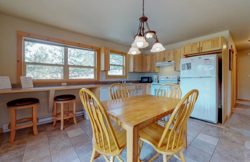 Estes Park Cabin | Wonderful location with full kitchen, furnished deck & mountain views