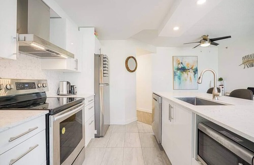 Downtown Vancouver Apartment | Yaletown Gorgeous Unit Steps from the Beach