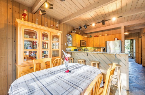 North Conway Condo | 0.5 Mi to Dtwn & Trails: Conway Condo w/Hot Tub!