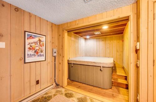 North Conway House | 0.5 Mi to Dtwn & Trails: Conway Condo w/Hot Tub!