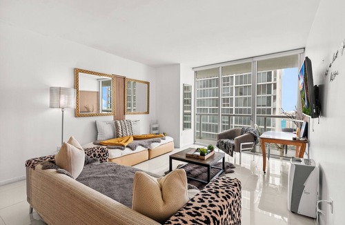 Downtown Miami Apartment | 0142 Skyline Serenity 1B/1B