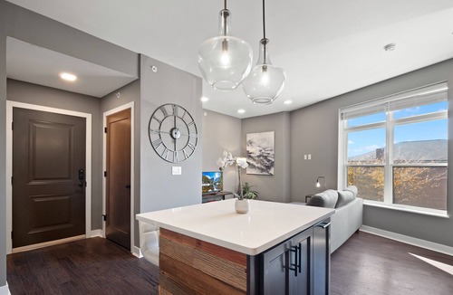 Ohio City Condo | 1 Bed/ 1 Bath Condo Minutes from Downtown B4