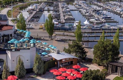 Kelowna Central Business District Hotel | 1 Bed 1 Bath Lagoon Side @ Delta Grant Okanogan