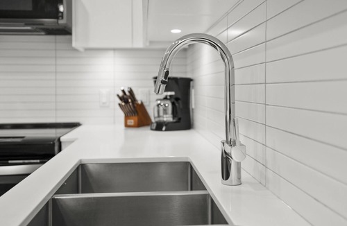 Victoria Condo | 1 bed and den condo in great location, Parking