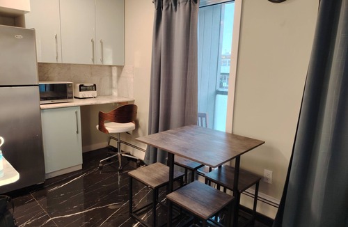 Shaganappi Apartment | 1 Bedroom Apartment on 17 Ave SW