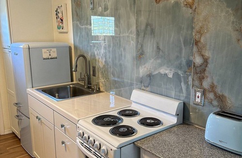 University Heights Apartment | 1 Bedroom apartment w/Balcony