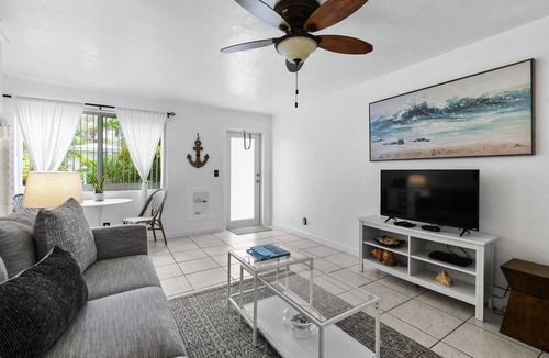 Palm Beach Shores Hotel | 1 bedroom boutique apartment by the beach