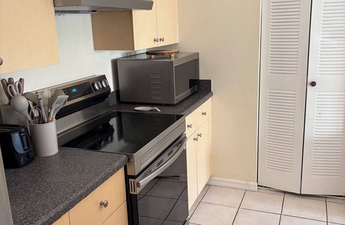 Villages of Palm Beach Lakes Condo | 1-bedroom condo in cool West Palm Beach with pool for longer stays