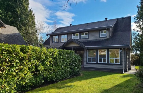 White Rock House | 1-bedroom loft style suitenn