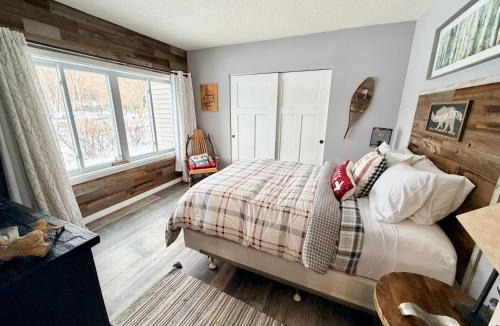 Lincoln Apartment | 1 Bedroom River and Loon View Balcony Indoor Pool