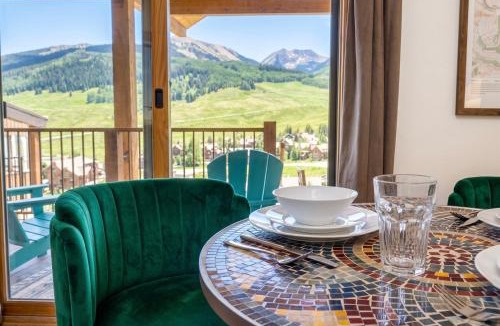 Mount Crested Butte Apartment | 1 Bedroom Suit at Trailhead - Top Floor - Mountain Views