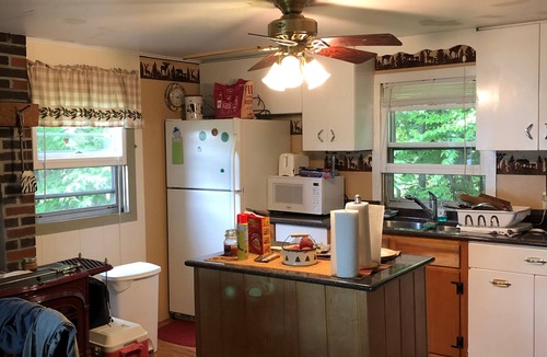 Holland House | 1 Bedroom Updated camp on Secluded Holland Pond