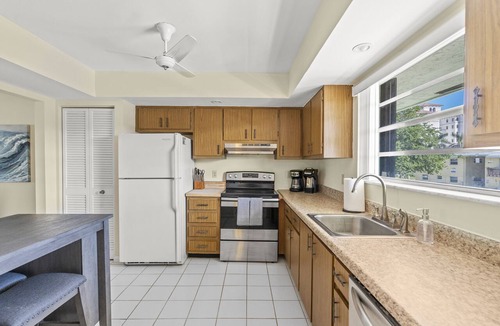 Palm Beach Shores Apartment | 1 Block to the BEACH! HOT TUB! King Beds! Spacious