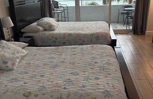 Galt Mile Hotel | 1. Direct ocean view with balcony. Wonderful and unique view.Beach Tiki bar