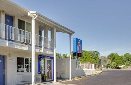 North Alameda Apartment | 1 Full Bed | Mobility Access RI Shwr| NS