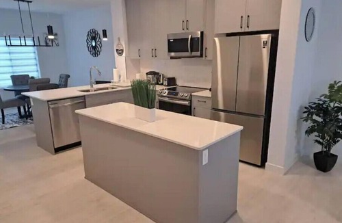 Northeast Edmonton House | 1 King & 1 Queen 2 BRMS 2.5 BATHS & Garage Parking
