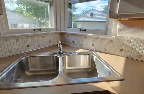 Parma House | 1 KING Bed 3 QUEEN Beds* Pet Friendly* Quiet