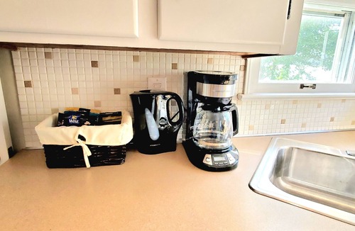 Parma House | 1 KING Bed 3 QUEEN Beds* Pet Friendly* Quiet