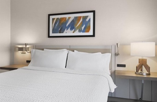 Albuquerque Hotel | 1 King Bed with Sofa bed | Easy access to Airport + Gym, Indoor Pool & Breakfast