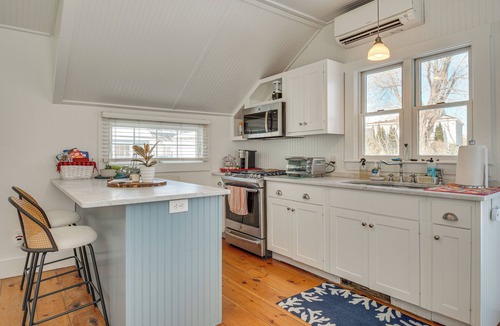 Kennebunk Cottage | < 1 Mi to Beach! Kennebunk Cottage w/Yard