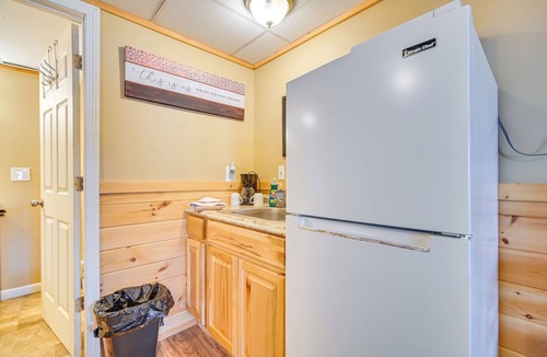 Pittsburg Apartment | 1 Mi to Lake Francis: Mountain-View Studio Retreat