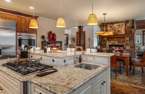 Steamboat Springs House | 10 BR Luxury Grande + Hot Tubs + Close to Skiing - Fuerza Grande