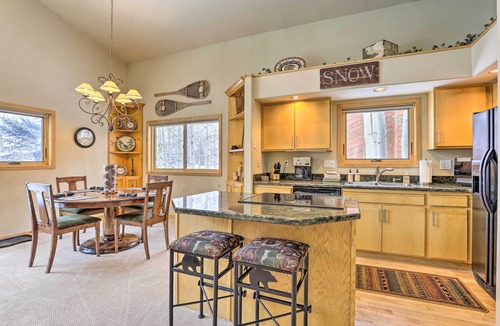 Frisco House | 10 Mi to Breckenridge: Townhome w/Hot Tub & Deck!