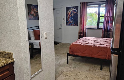 Singer Island Hotel | 105 Classic Single Room in waterfront hotel in Singer Island, FL