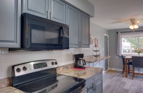 Richmond Heights House | 11 Mi to Dtwn Cleveland: Richmond Heights Retreat!