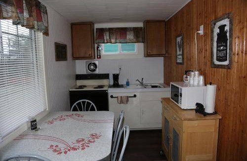 Schroon Lake Hotel | 111 m² Motel ∙ 7 guests