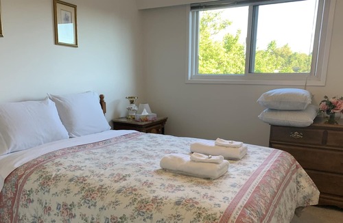 Saanich House | #116 Darwin Ave - 3 Bedroom Comfy House