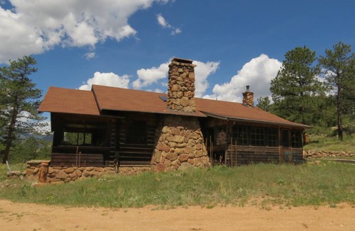 Estes Park Cabin | 122 m² Cabin ∙ 2 bedrooms ∙ 6 guests